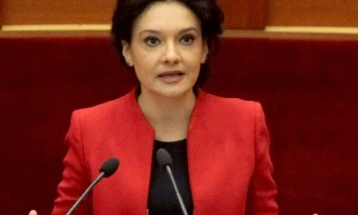 Елиса Спиропали е новата претседателка на албанскиот Парламент, изгласани и новите министри