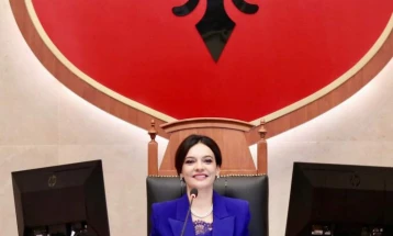 Гаши и го честиташе изборот на Спиропали за претседателка на албанскиот парламент