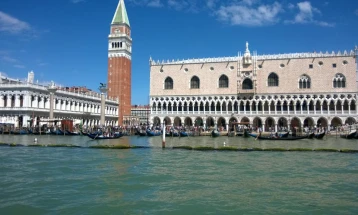 Венеција од утре го ограничува бројот на посетители во групи на 25