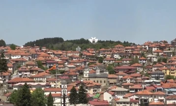 За манифестација во Крушево на 1 и 2 август да се користат патните правци Прилеп - Битола и Кичево по регионален пат Р1305 до клучка Сладуево, поради санација на регионалниот пат Р-1306