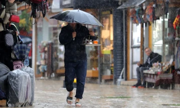 Gjatë festës mot me diell dhe shumë i nxehtë, deri në 40 gradë, pasdite paqëndrueshmëri e shkurtër