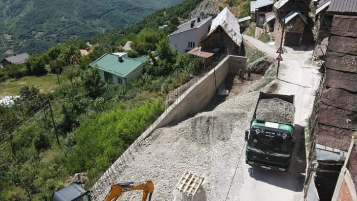 Во финална фаза изградбата на паркинг простор во дебарското село Горно Косоврасти
