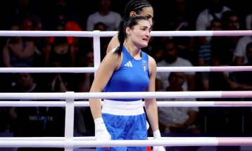 Италијанска боксерка се повлече од борбата со „противничка“ од Алжир коај падна на тест за пол
