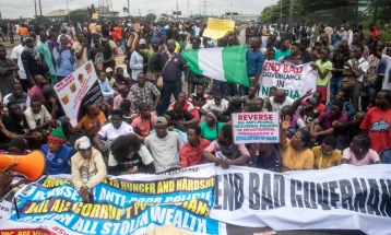 Тринаесет лица загинаа во демонстрациите во Нигерија