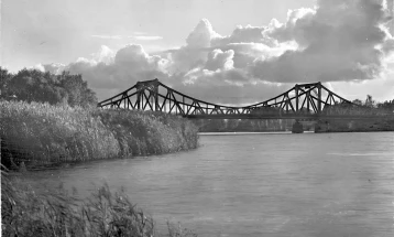 Првата размена на затвореници меѓу Русија и Западот беше во 1962 година на мостот Глинике во Берлин