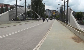 И покрај противењето на Квинта и НАТО, Курти инсистира: Мостот во Митровица мора да се отвори