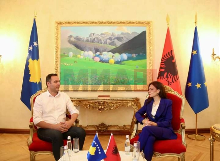 Спиропали на средба со Коњуфца: Албанија силно ќе лобира за зголемување на меѓународната улога на Косово  