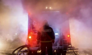 Пожар под Калето во Скопје, интервенираат четири противпожарни возила