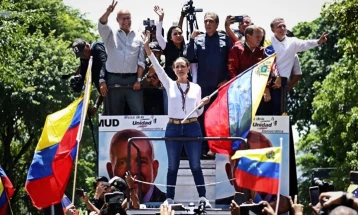 Лидерката на венецуелската опозиција се појави пред поддржувачите на синоќешниот протест во Каракас