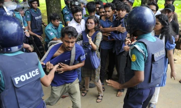 Армијата ја презема власта во Бангладеш