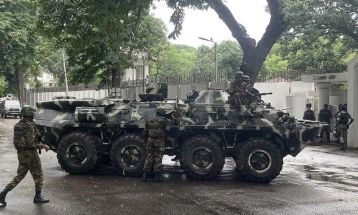 Демонстрантите во Бангладеш упаднаа во затвор дозволувајќи бегство на 500 затвореници