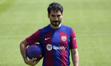 Гундоган одлучи да остане во Барселона
