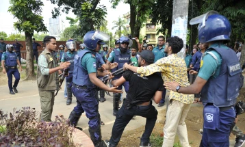 Полицијата во Бангладеш стапи во штрајк