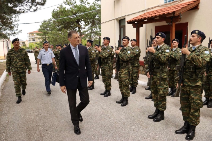 Поранешниот министер за одбрана на Грција Стефанис нов управител на Света Гора