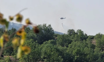 Полицискиот хеликоптер фрли над 45 тони вода врз пожарите на Илинска планина, Беласица и Градманци