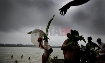 Qindra hindusë kanë bërë përpjekje të pasuksesshme për t'u arratisur nga Bangladeshi në Indi për shkak të sulmeve