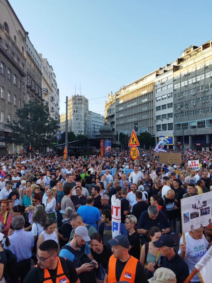 Во центарот на Белград голем протест против копањето литиум, најавeна e блокада на мостовите