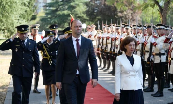 Promovimi i oficerëve dhe nënoficerëve të rinj në Akademinë ushtarake 