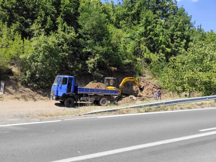 Поради реконструкција забрането користење на чешмата на патот Делчево - Македонска Каменица пред Димовско Маало во с.Драмче