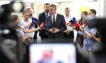 Mickoski i bëri thirrje Prokurorisë t'i kontrollojë pohimet e LSDM-së për ikjen e Ramadanit