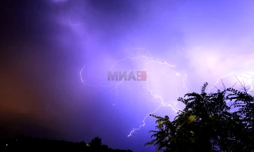 Më shumë se 22.000 goditje të vetëtimës në Francë brenda një dite