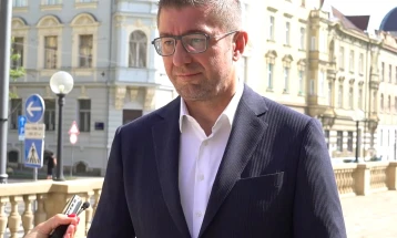 Mickoski për MIA-n: Të mos biem në grackë e të futemi në retorikën parazgjedhore tek fqinji ynë lindor