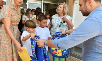 Општина Кисела Вода: Бесплатни ранци за сите првачиња