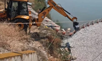 Забрането капење на голем дел од плажите во околината на грчкиот град Волос поради појавата на мртви риби