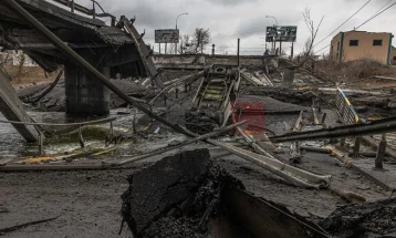 Në sulmet ruse ndaj Ukrainës humbën jetën të paktën tre persona