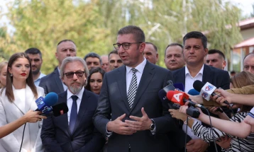 Mickoski: Duhet të ketë tender për operator të tretë celular