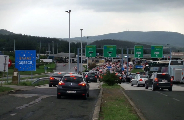 Në vendkalimet kufitare Bogorodicë, Dojran dhe Tabanoc për dalje nga shteti pritet prej 40 minuta deri në 1 orë