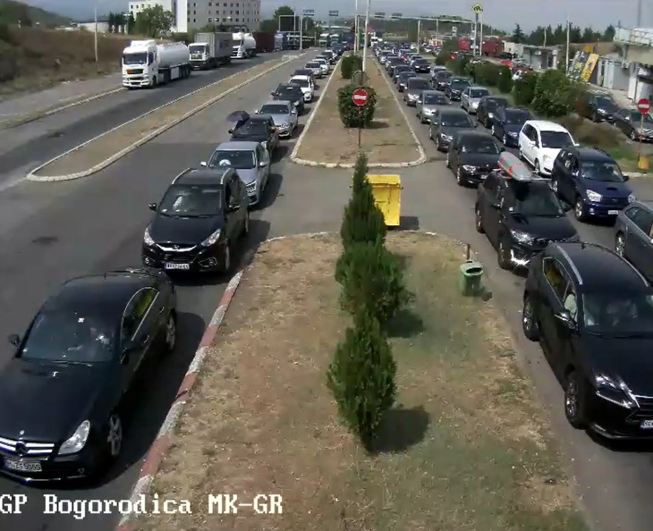 За излез од државата преку ГП Богородица, Дојран и Табановце се чека повеќе од еден час