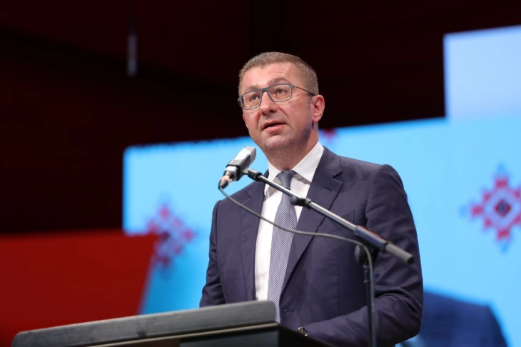 Mickoski në Ditën e Pavarësisë publikoi dhjetë parime për zhvillim, stabilitet dhe prosperitet dhe bëri thirrje për unitet dhe kohezion