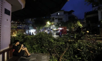 Të paktën 143 persona kanë humbur jetën, ndërsa 58 rezultojnë të zhdukur pasi tajfuni Jagi goditi Vietnamin