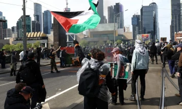 Në protestën propalestineze në Melburn u arrestuan 33 persona, ndërsa rreth 20 policë u lënduan