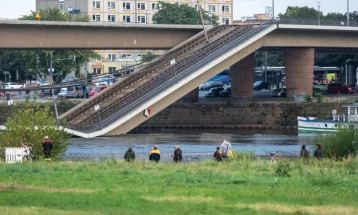 Уште еден дел од мостот во Дрезден се урна утринава