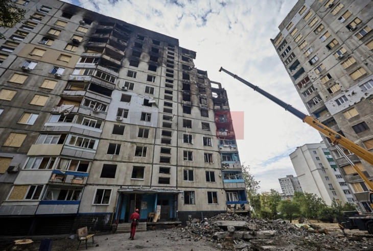 Të paktën 30 civilë janë plagosur në një sulm ajror rus në një ndërtesë banimi në Harkov