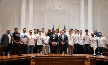 Ministria e Sportit do ta paguajë preminë reprezentacionit të basketbollit të RMV-së për vendin e parë në KE (18) nga Divizioni B