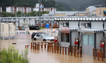 Најмалку шест жртви во поплавите во Јапонија