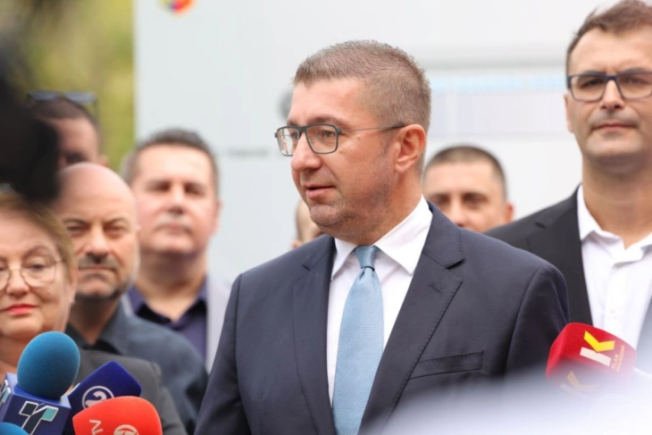 Mickoski: Janë paraparë para për rritje të rrogave në administratën publike për vitin e ardhshëm