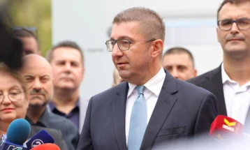 Mickoski: Janë paraparë para për rritje të rrogave në administratën publike për vitin e ardhshëm