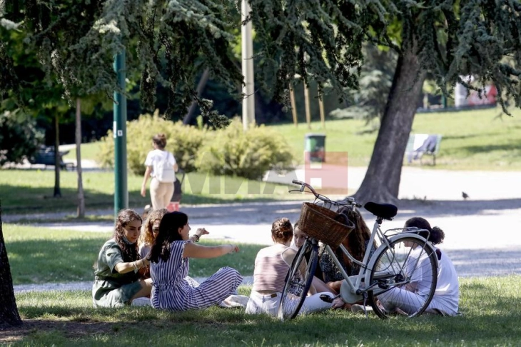 Mot me diell dhe i nxehtë, temperatura deri në 31 gradë