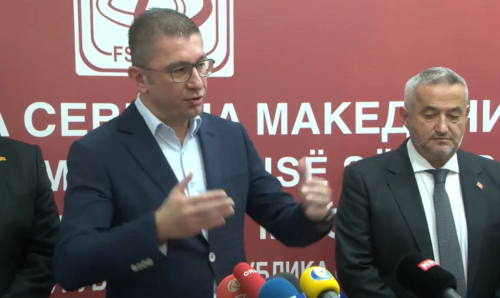 Mickoski: Shqipërisë i uroj shumë sukses, ndoshta një ditë rrugët tona sërish do të takohen në trajektoren drejt anëtarësimit në BE