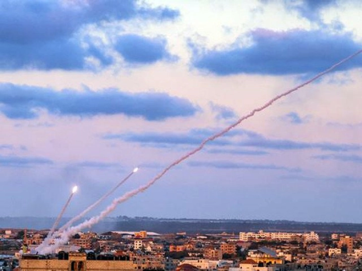 Hezbollah fires 80 rockets at the Israeli city of Safed