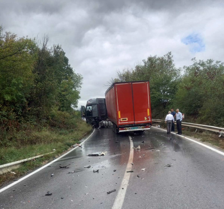 Collision between two cargo trucks disrupts traffic on the Kumanovo-Kriva Palanka highway