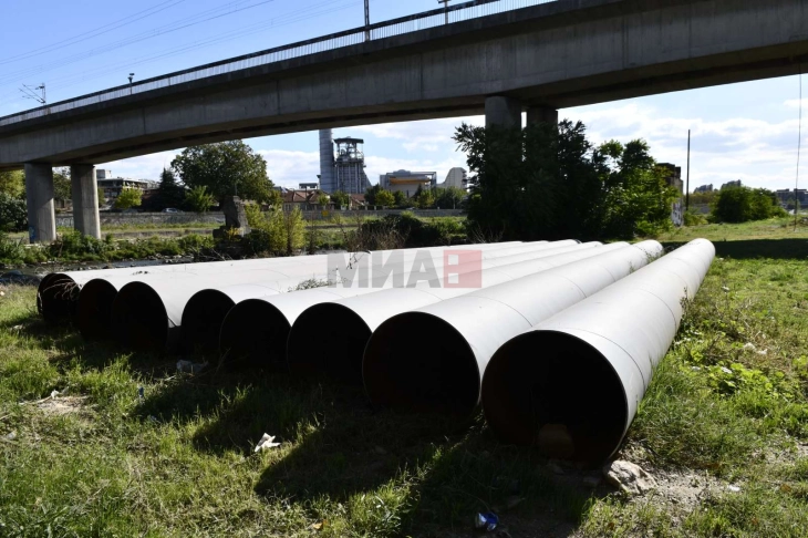 Filloi instalimi i gypave të rinj për ngrohje nën urën Bellasica