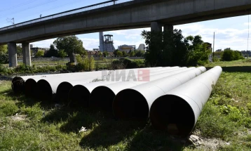 Filloi instalimi i gypave të rinj për ngrohje nën urën Bellasica