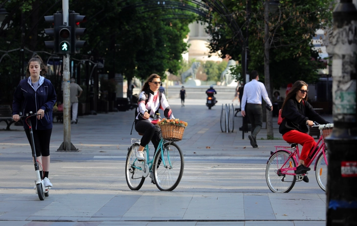 Weather: Crisp morning, sunny day; high 25°C