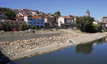 Во Велес покрај  Вардар се гради кејот од Мало мовче до Стар мост