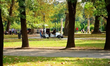 Në mëngjes ftohtë, gjatë ditës me diell me temperaturë deri 25 gradë